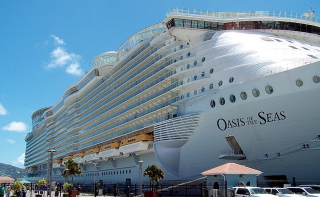 Largest cruise ship - Oasis of the Sea