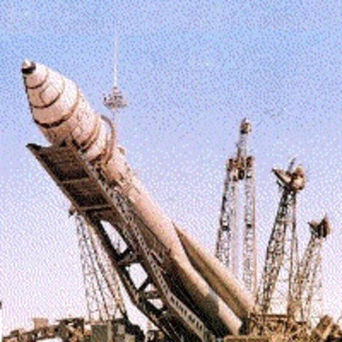 Jurijus Gagarinas apksrieja Žemę