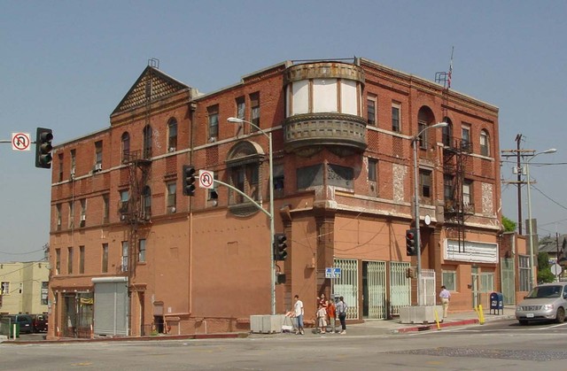 Inicio de las renovaciones al Boyle Hotel