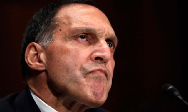 Dick Fuld (former chairman) becomes CEO
