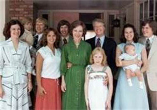 Sister Ruth Carter Stapleton and mother Lillian Carter die