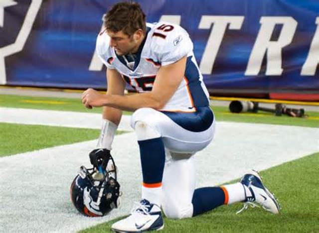 Tim Tebow loses to the New England Patriots in the playoffs