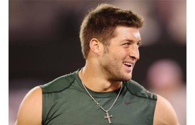 Tebow remains a free agent