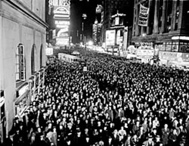 Roosevelt begins his third term