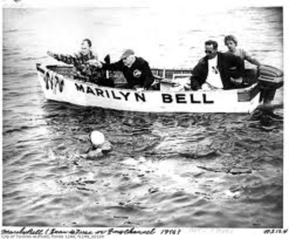 Marilyn started her swim across Lake Ontario