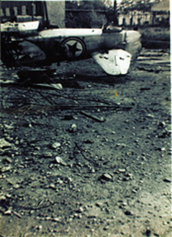 The US air force attacks Pyongyang.