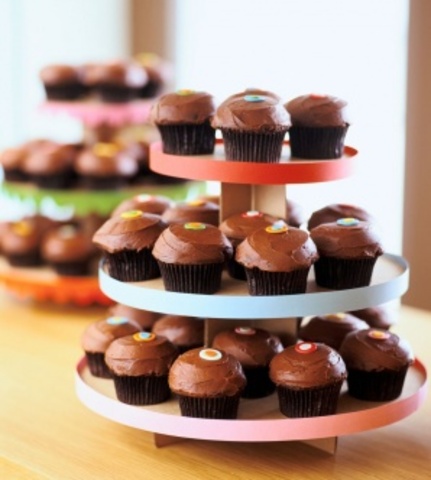 Kate opens her fabulous bakery