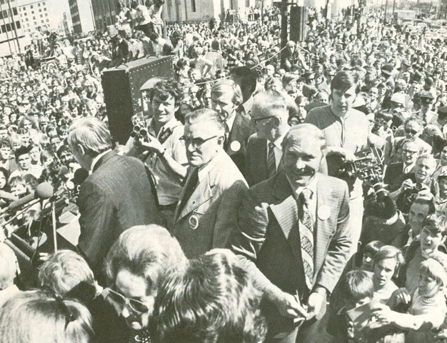 Jets sign Bobby Hull