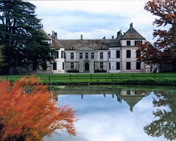 Kate buys her dream home, a pink Italian villa