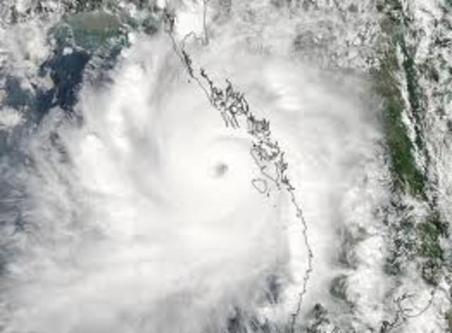 Powerful storm brings 3 years worth of rain in 4 hours to Jeddah, Saudi Arabia