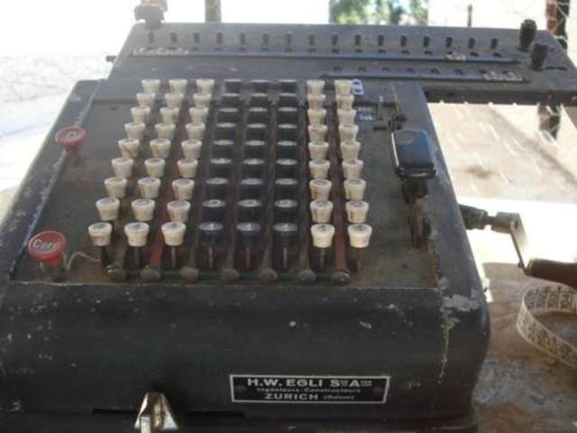 PRIMERA MAQUINA DE MULTIPLICAR