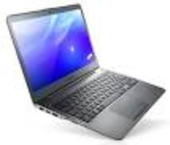 PRIMERA COMPUTADORA PORTATIL