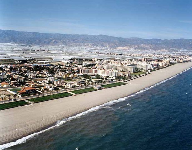 Estuve por primera vez en Roquetas de mar, junto mis padres y mis abuelos.