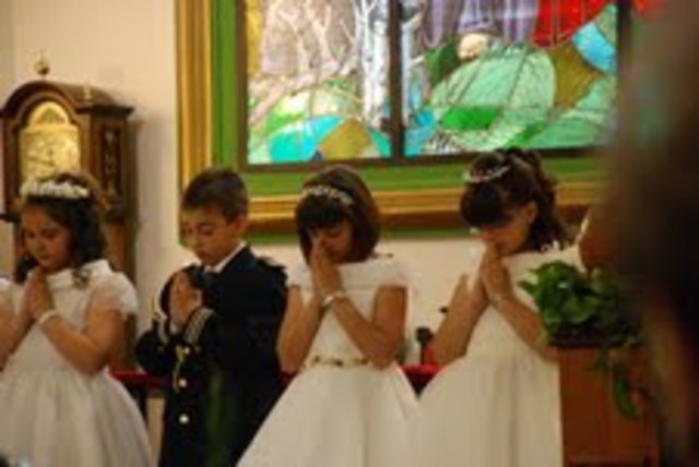 TOMÉ MI PRIMERA COMUNIÓN