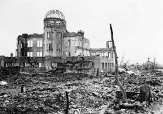 United States drops an atomic bomb on Hiroshima