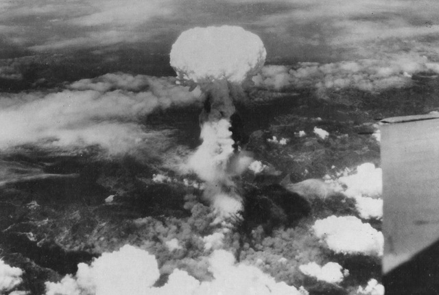 US drops an A bomb on Nagasaki