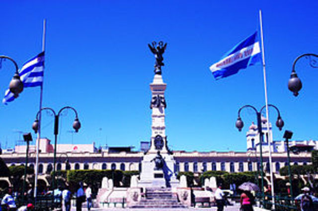 Primer movimiento en San Salvador