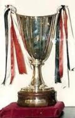 W sezonie 1979/1980 grał również w finale Pucharu Zdobywców Pucharów