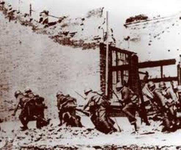 Japanese invade British Borneo.