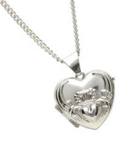 Brian gives Anna a locket after donating bone marrow to Kate