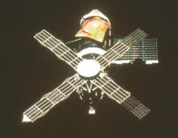 First crew to Skylab, Skylab 2 launched