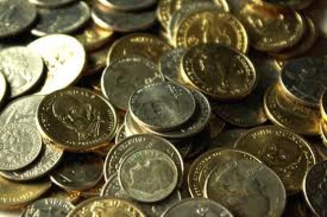 Nazis force Jews to hand over gold and silver items