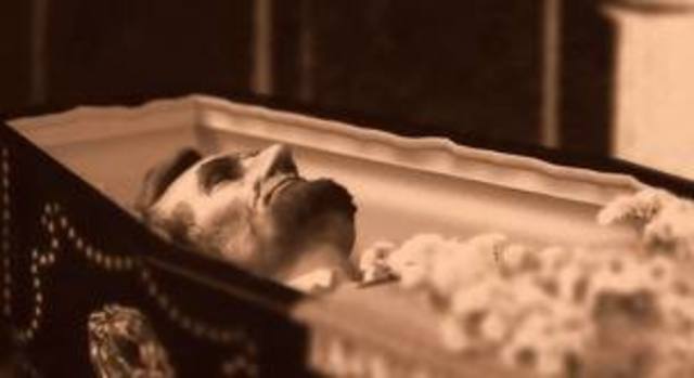Abraham Lincoln Dies