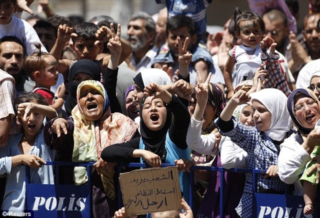 3 syrian protestors killed