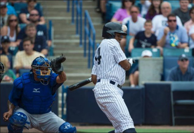 Curtis Granderson breaks arm