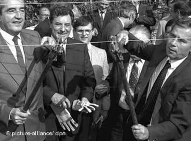 Hungary Opens Its Borders