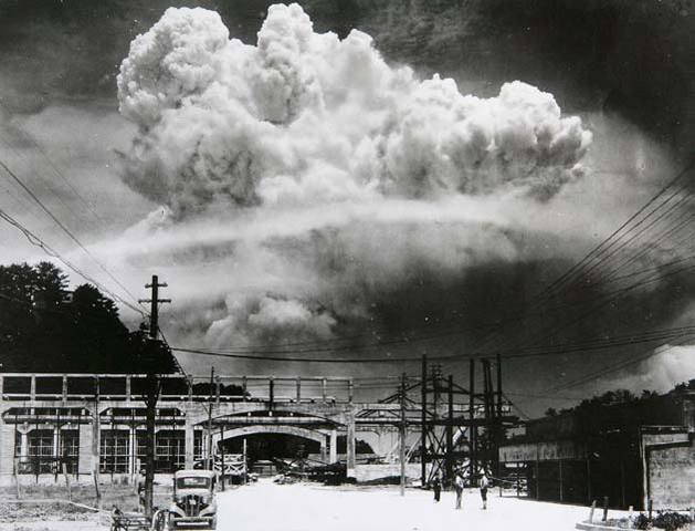 U.S bombs Nagasaki