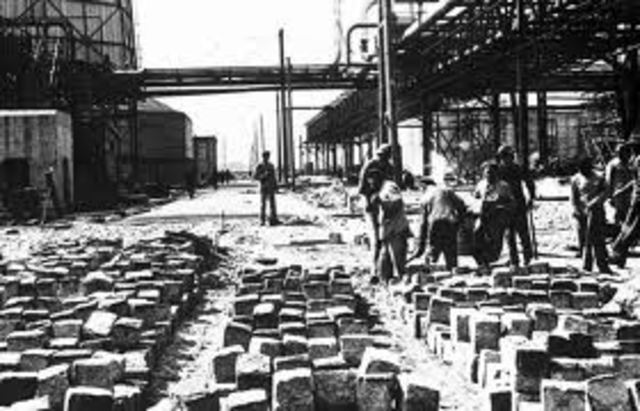 Jews working in Berlin armaments industry are sent to Auschwitz.