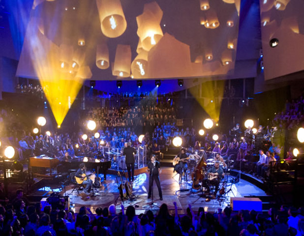 JUANES EN EL ESCENARIO DE MTV Unplugged
