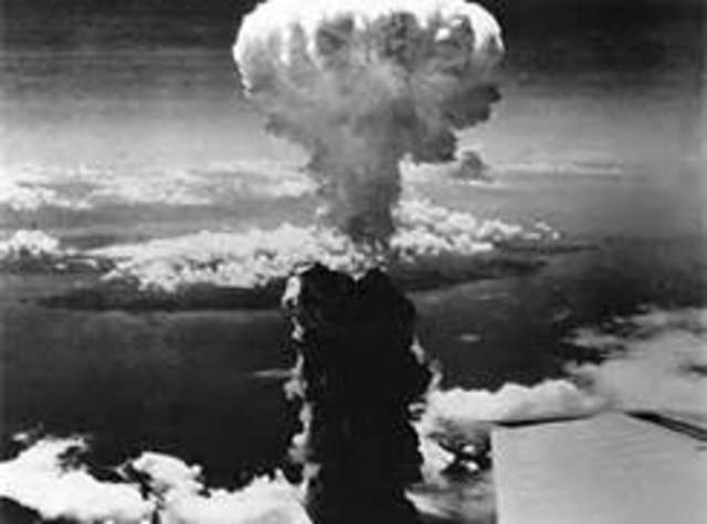 Atomic Bombs Dropped on Hiroshima & Nagasaki