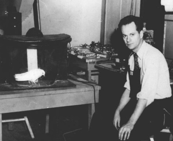 Skinner es invitado a Harvard