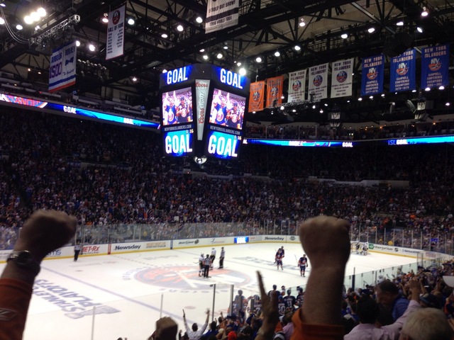 Isles Take 1st At Home Since '02