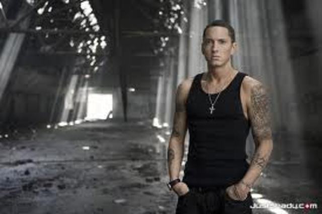 Single “My name is” and an album “The Slim Shady LP” come out in the U.S.A