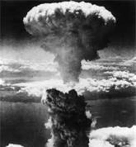 Atomic bombs dropped on Hiroshima & Nagasaki