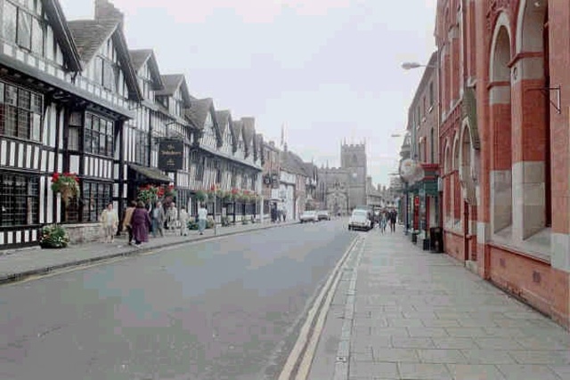 Shakespeare retires to Stratford