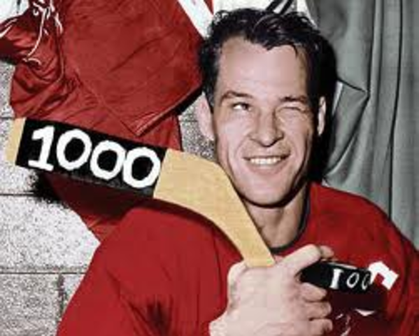 Gordie Howe became the first persom toscore more than 1,000 points in a season. He played with the Red Wings in NHL for 25 years