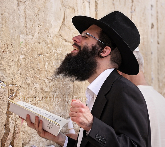 The Baal Shem Tov establishes Hassidism