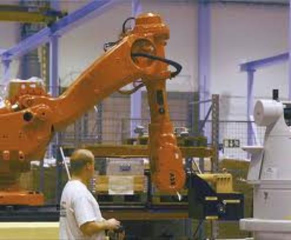 TRATO DE UN ING. INDUSTRIAL AL PERSONAL DE TRABAJO Y CLIENTES