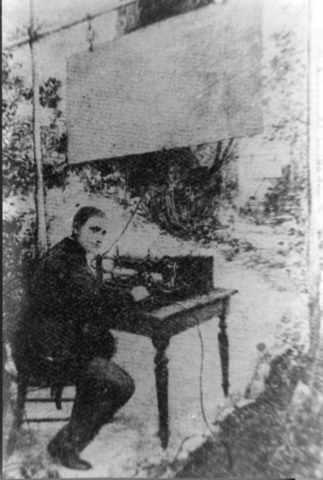 Síntesis del descubrimiento de las ondas electromagnéticas.