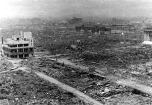 Atomic bombs dropped on Hiroshima & Nagasaki
