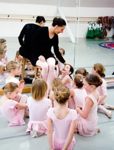 Kate recieves Anna's kidney and goes into remission