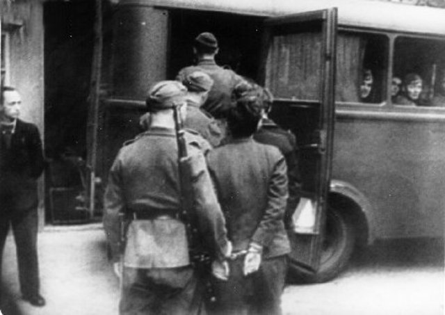 3,600 Jews arrested in Paris.