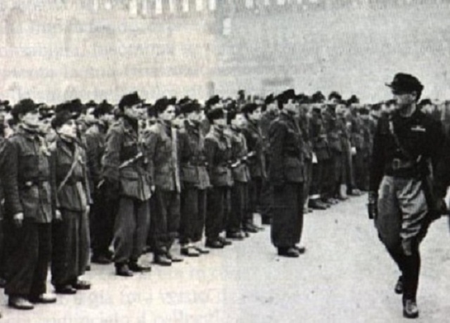 Franco vola a Melilla des de Canàries