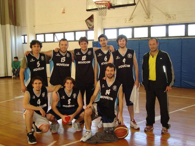 se reglamenta equipos de 5 jugadores