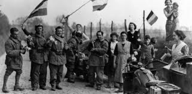 Soviet troops experience success against the Germans in the Crimea