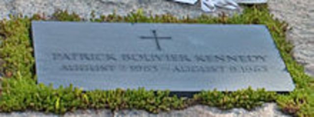 Patrick Bouvier Kennedy was born. Unfortunatly, he died a short 2 days after birth.